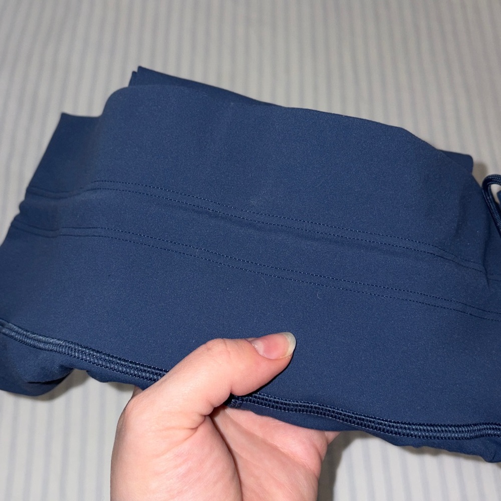 Vuori Daily Form Leggings in Blue - Picture 4 of 6